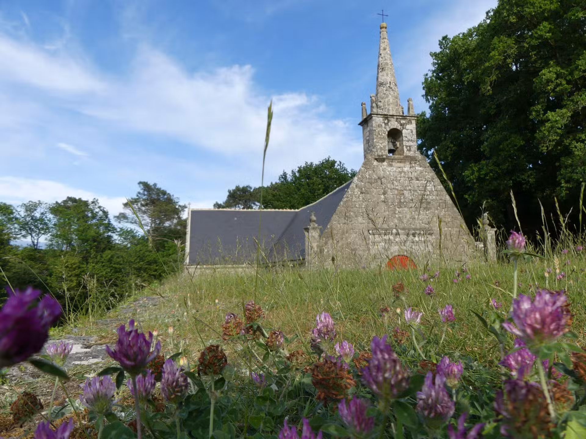 Chapelle Notre-Dame de Becquerel au Bono — édifice médiéval en pleine nature