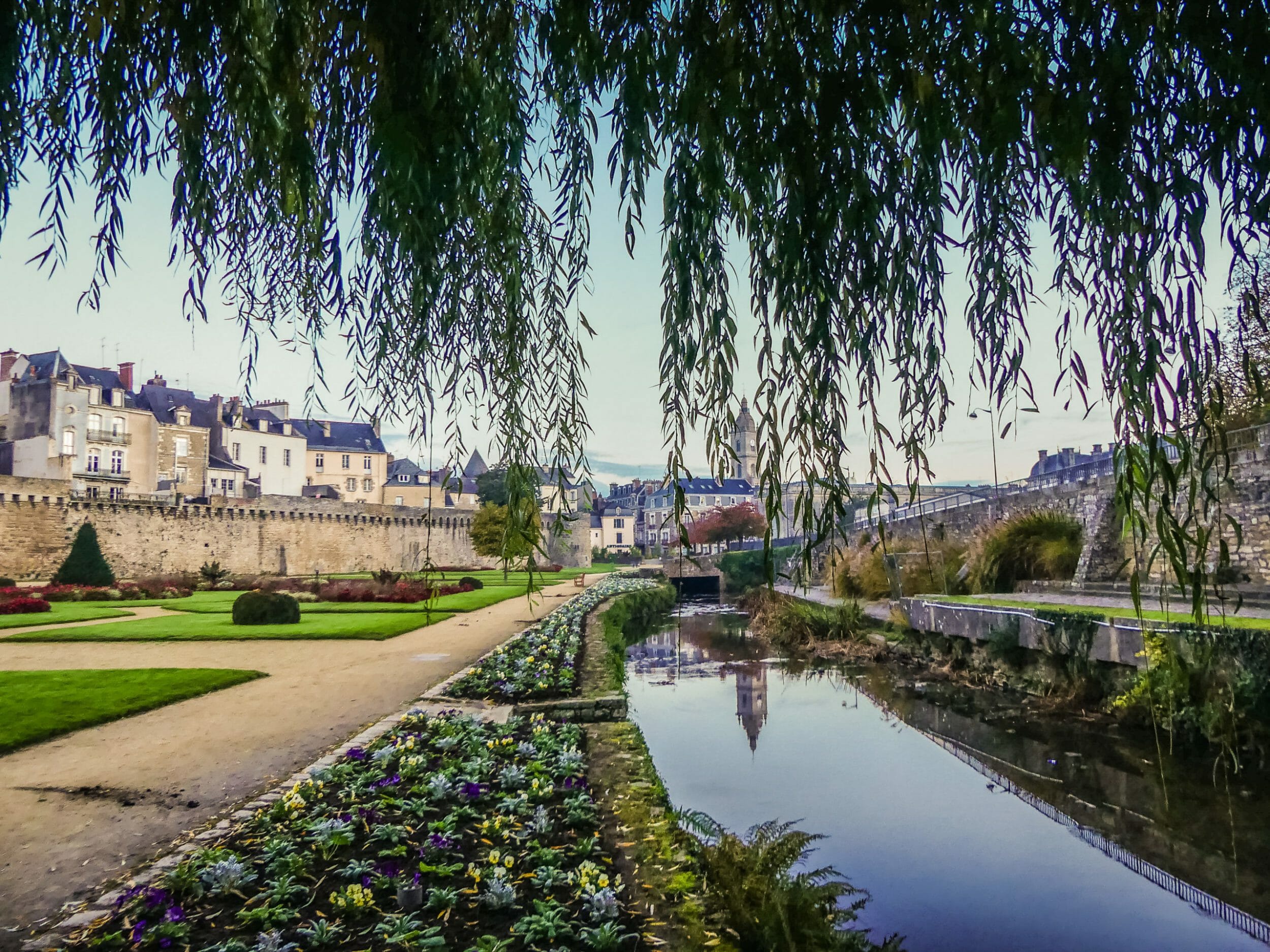 Vannes, son jardin des remparts