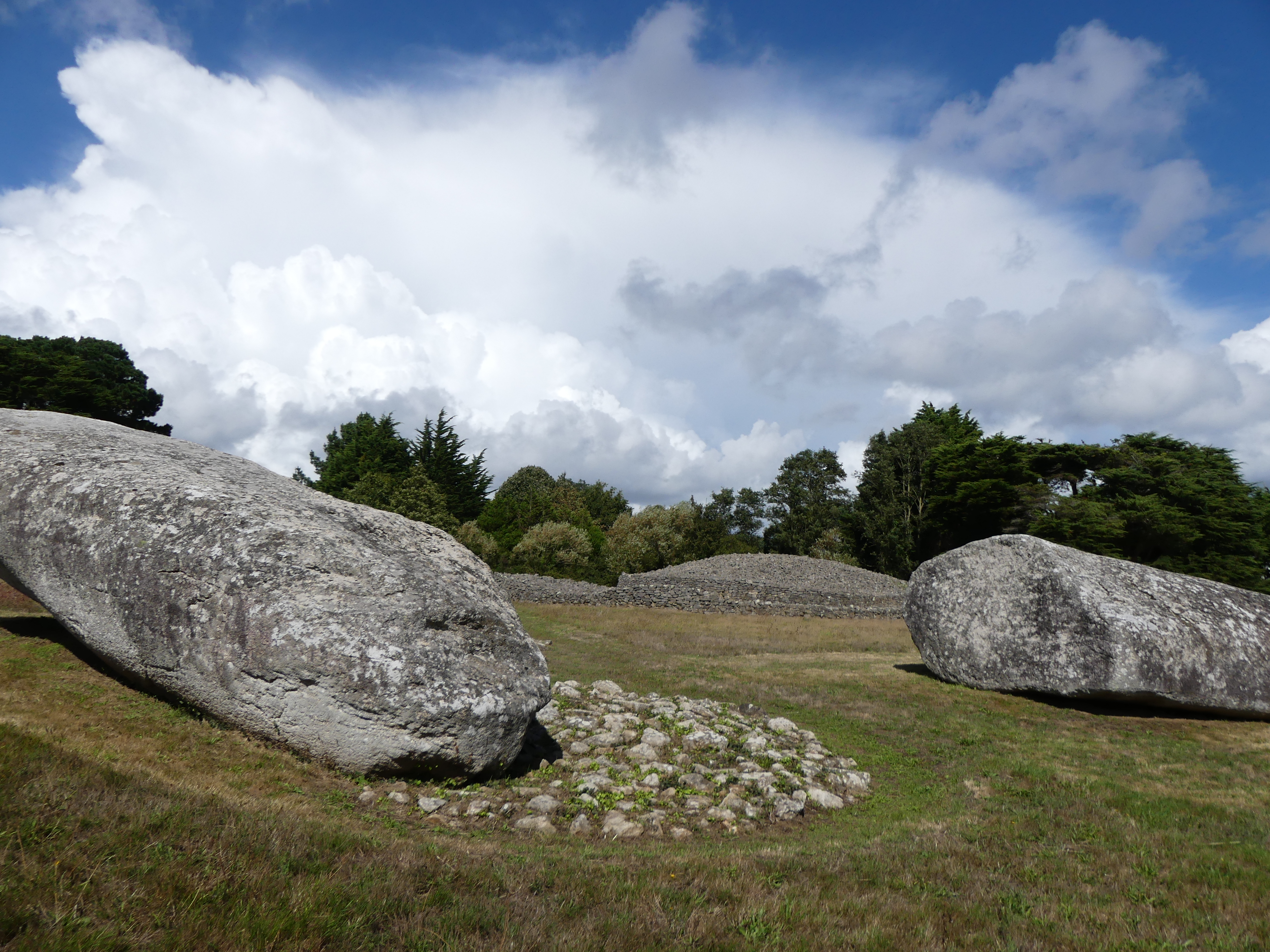 Grand Menhir Brisé de Locmariaquer, monument mégalithique de 20 mètres