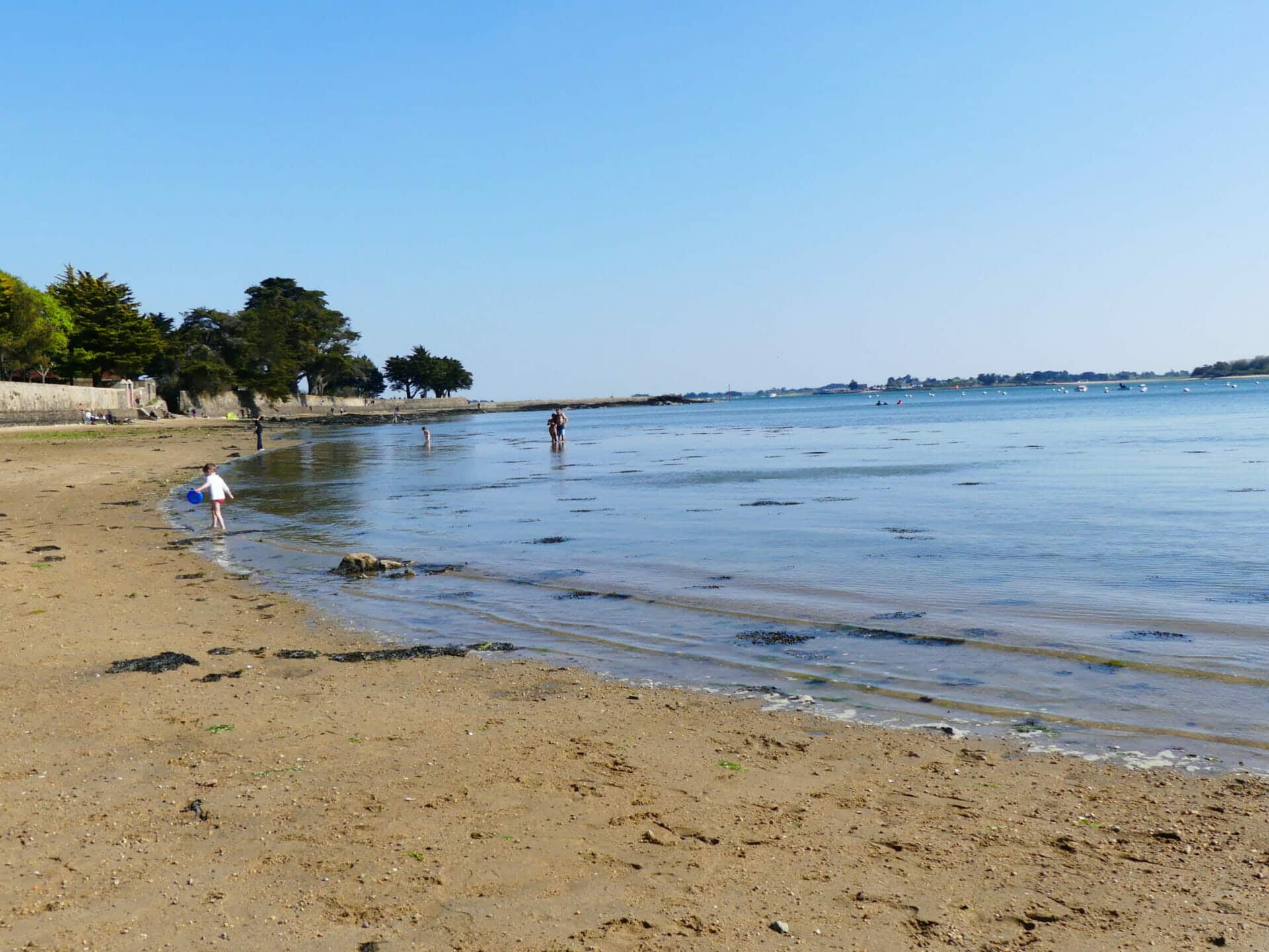 La plage de Penboch à Arradon, sable fin et vue sur le Golfe du Morbihan
