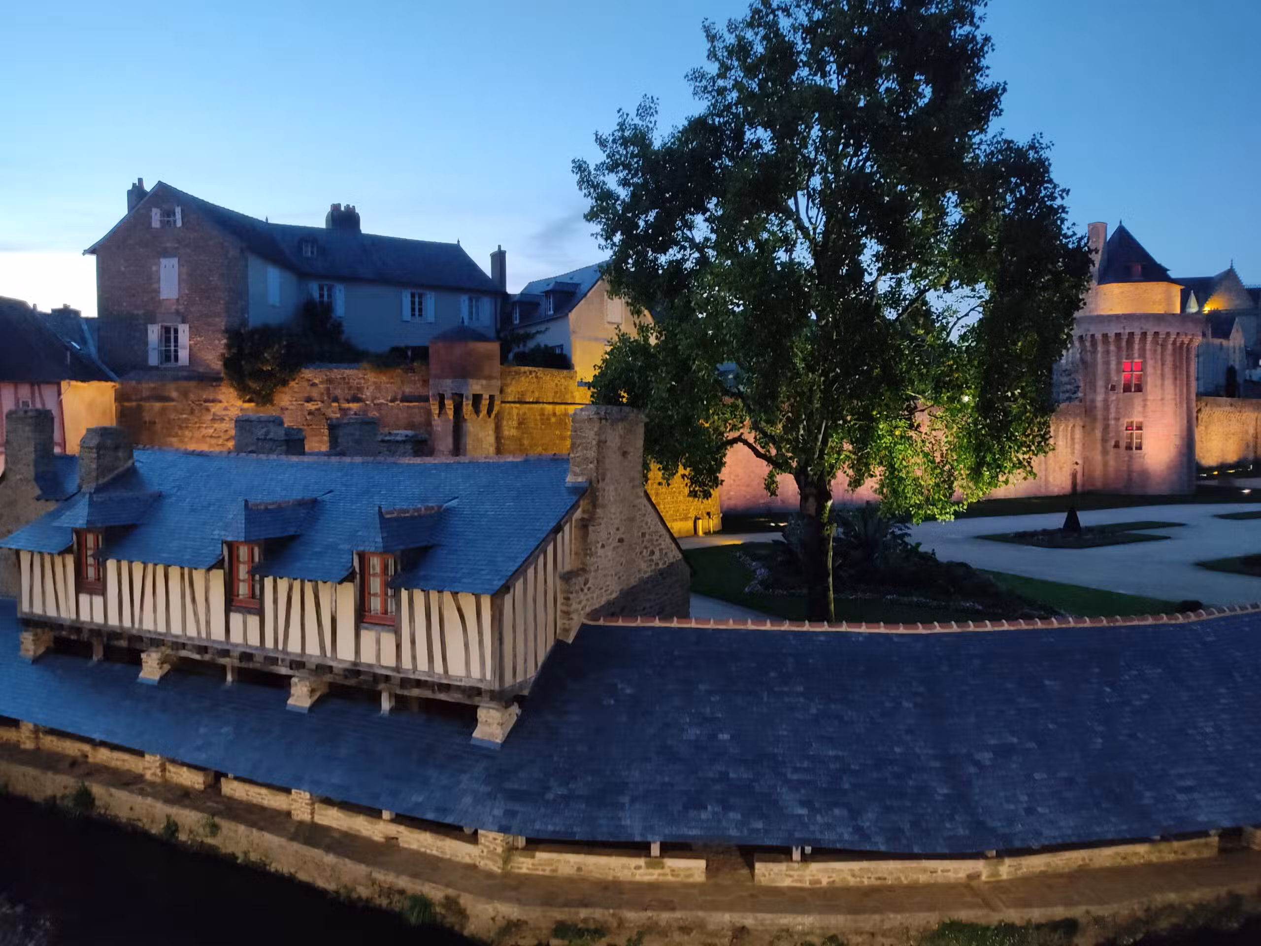 Vannes et le Golfe du Morbihan au coucher du soleil