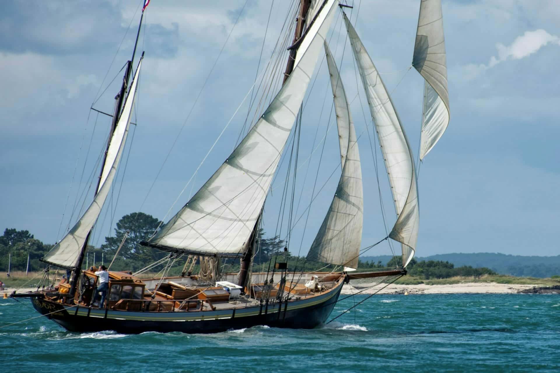 Le Lys Noir, naviguer en yawl aurique dans le Golfe du Morbihan