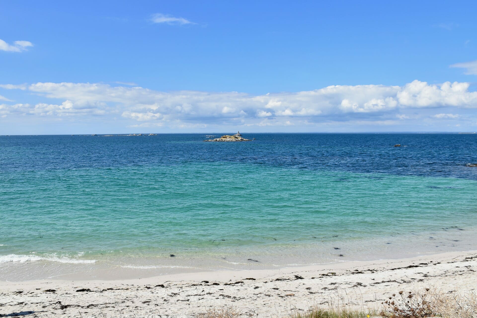 Archipel des Glénan dans le Finistère, eaux turquoise et sable blanc
