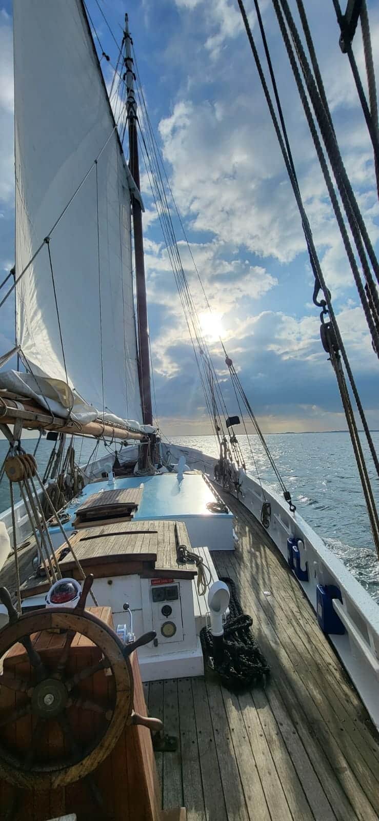 Croisi&egrave;re coucher de soleil sur l&rsquo;Andr&eacute;-Yvette