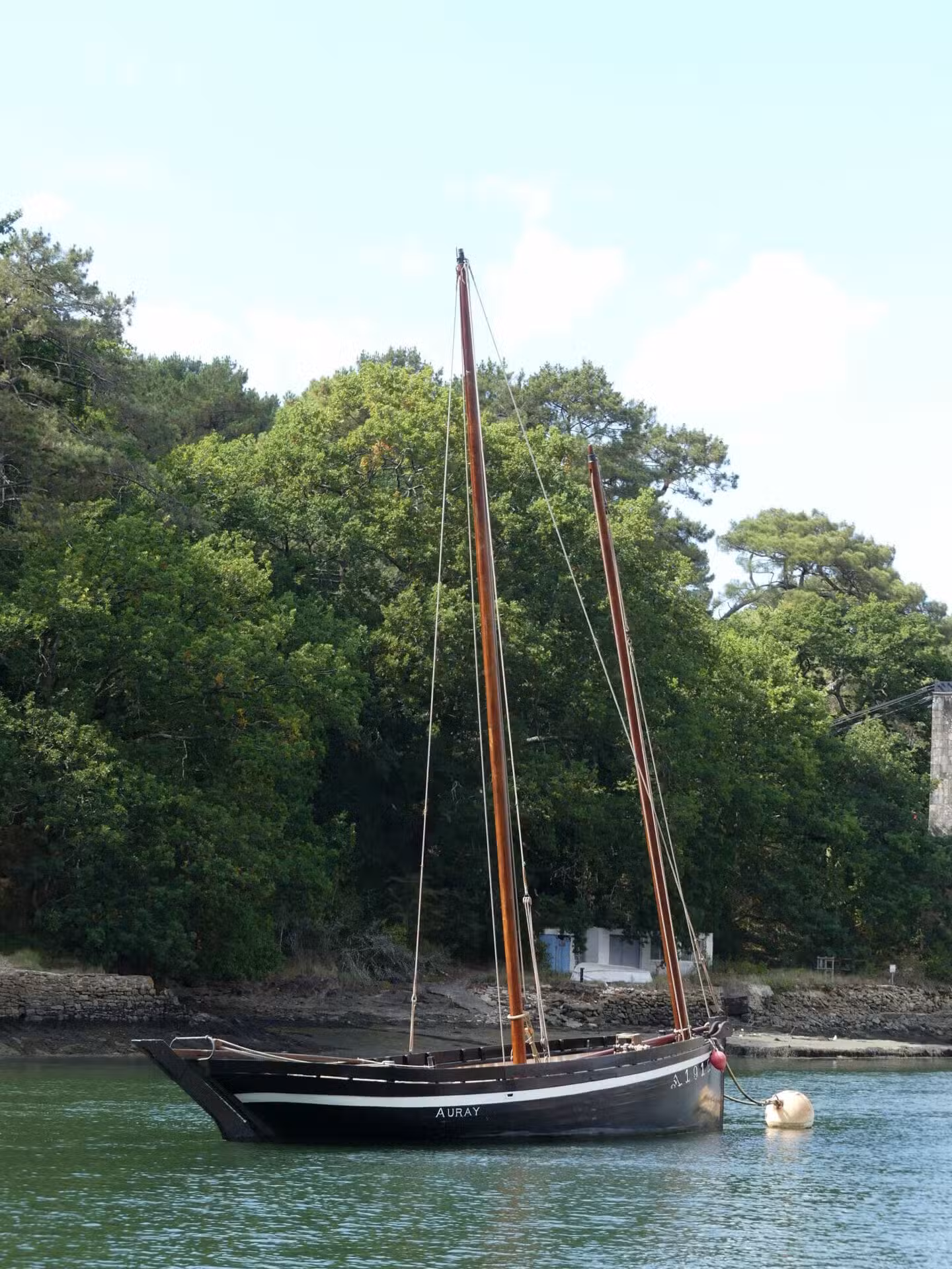Le Forban du Bono — bateau traditionnel des pêcheurs bonovistes amarré au port