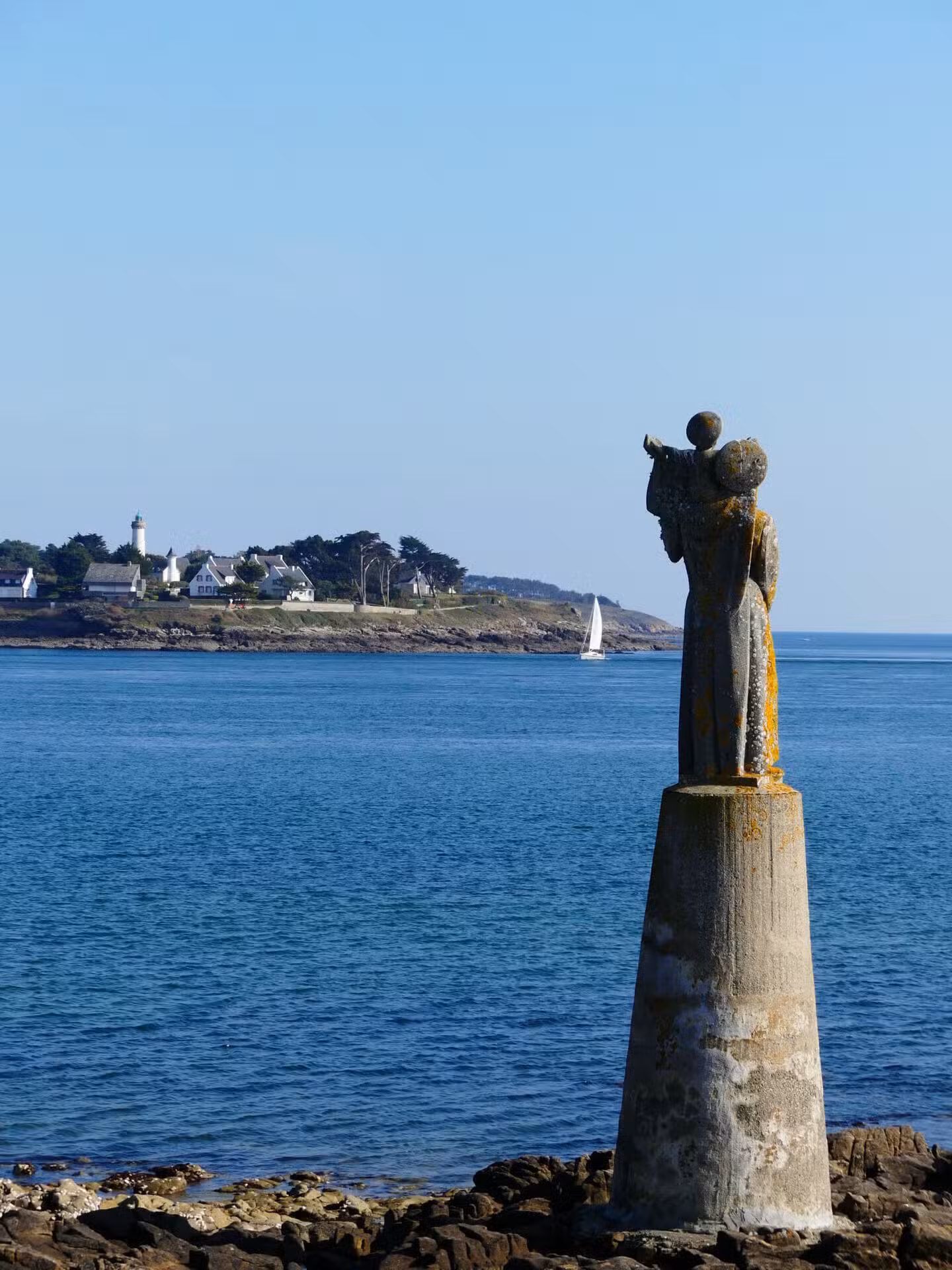 Pointe de Kerpenhir — vue sur le goulot d'entrée du Golfe du Morbihan et Port-Navalo