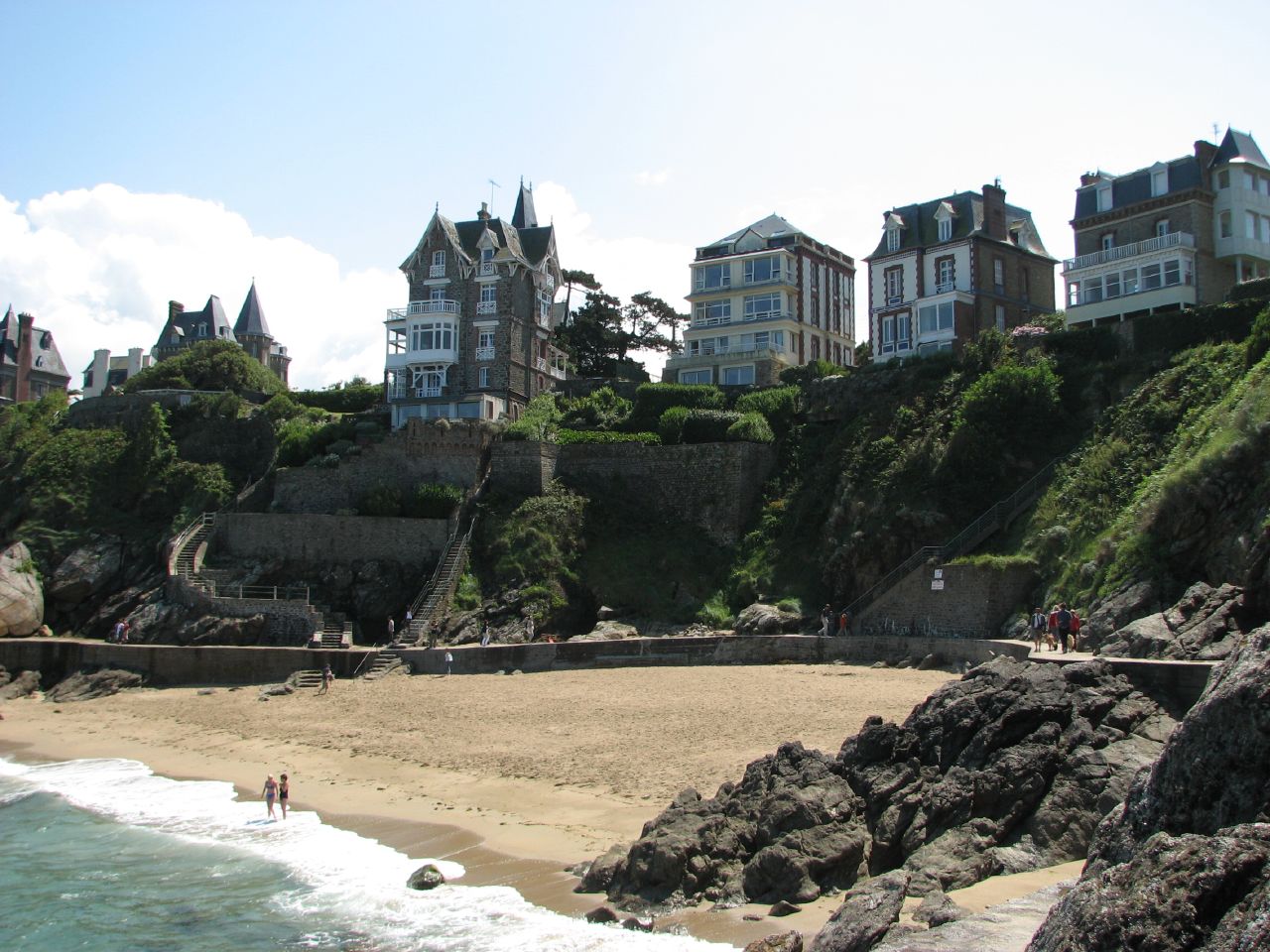 Villas de Dinard vues depuis la plage, sentier des douaniers GR34