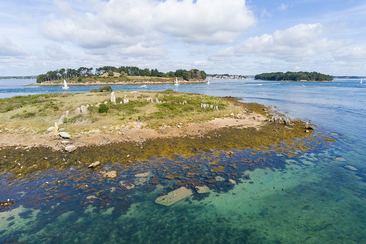 Vue aérienne du Golfe du Morbihan depuis un ULM hydravion