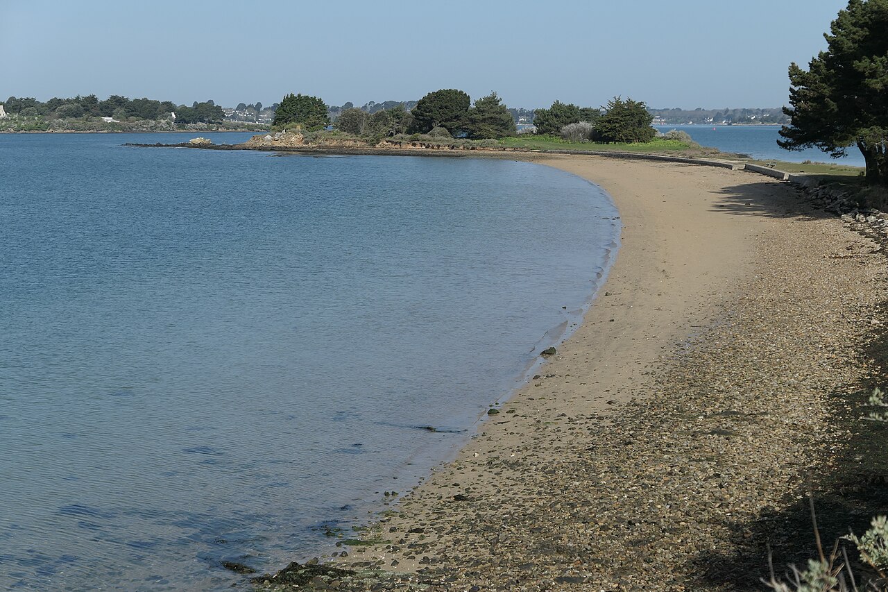 Pointe de Brouel sur l'île d'Arz, plage et vue sur le Golfe du Morbihan