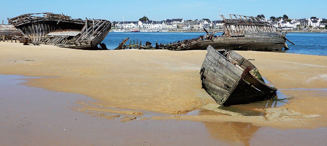 Le port du Magouër à Plouhinec — cimetière de bateaux sur la ria d'Étel