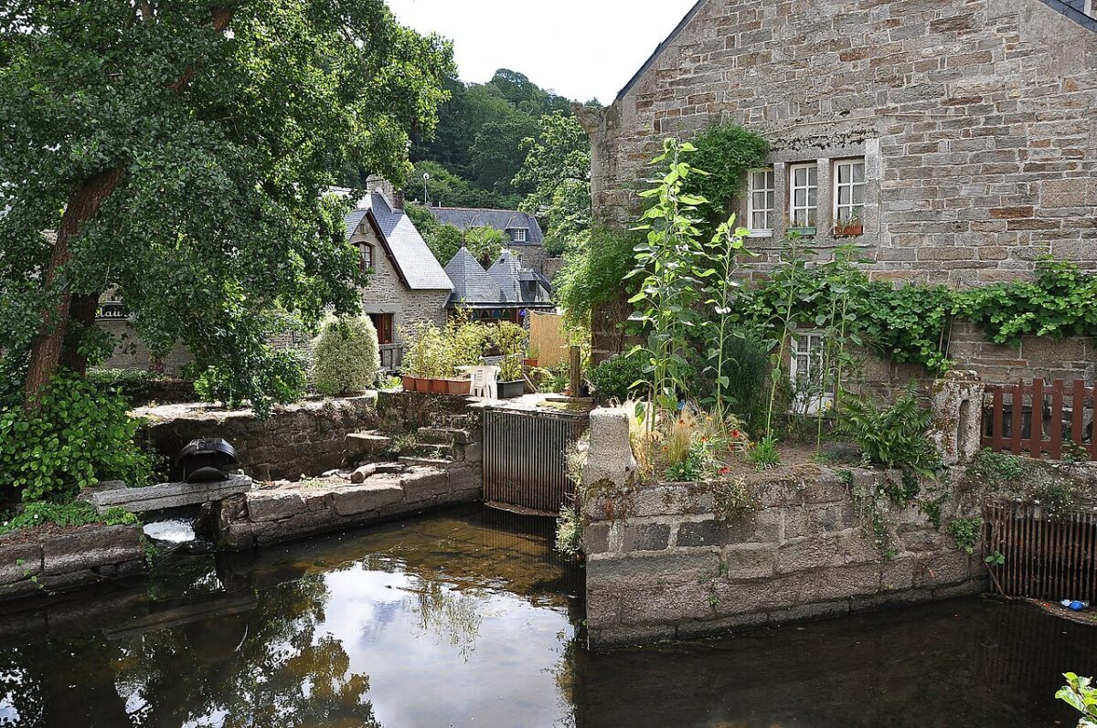 La rivière Aven à Pont-Aven — chaos granitiques et sentiers de randonnée