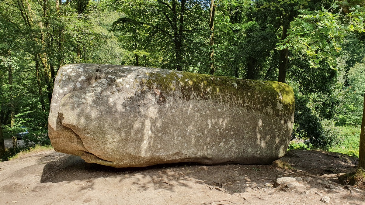 La célèbre roche tremblante d'Huelgoat