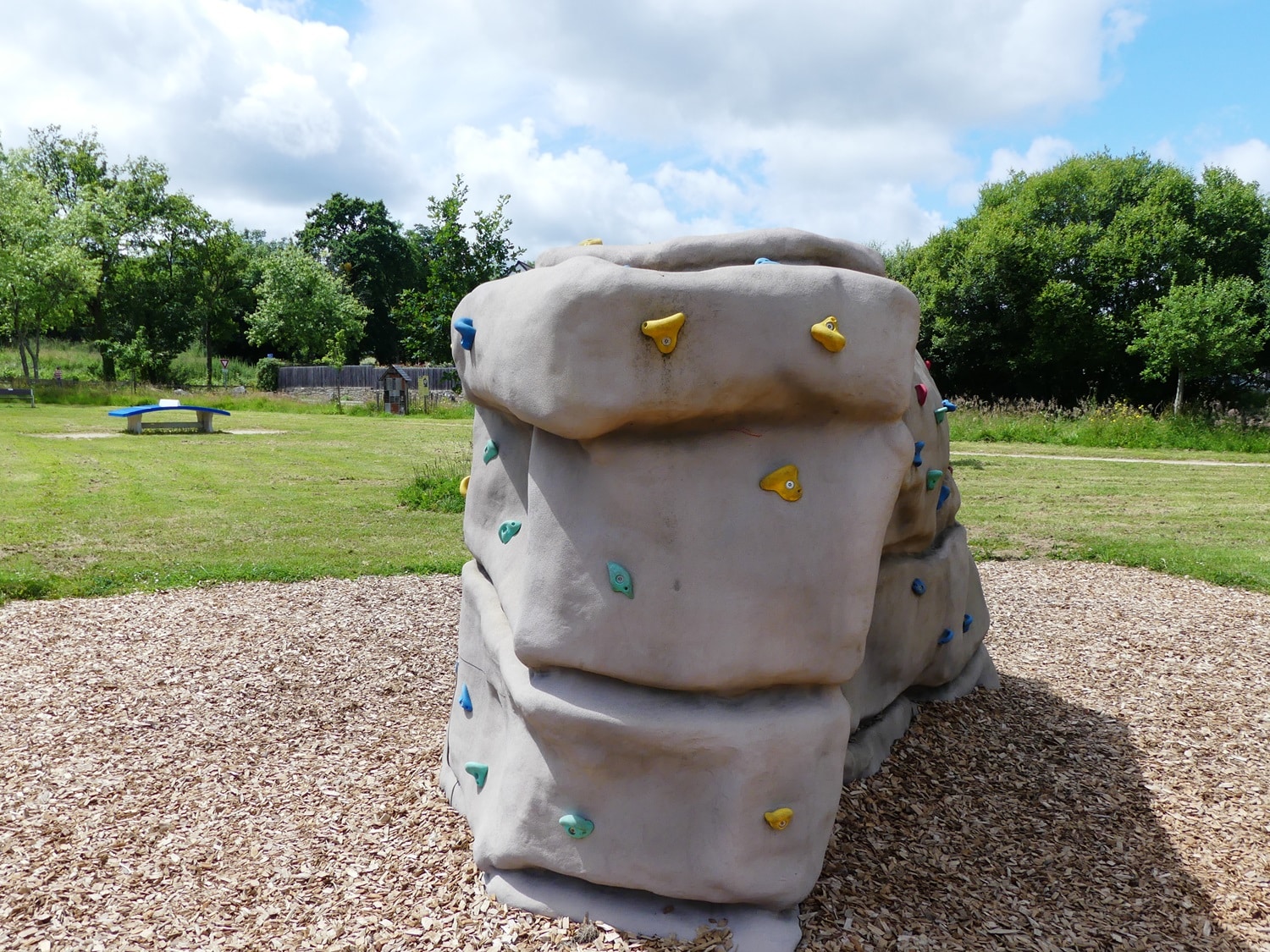 Aire de jeux et rocher d'escalade pour enfants, parc Treulen à Auray