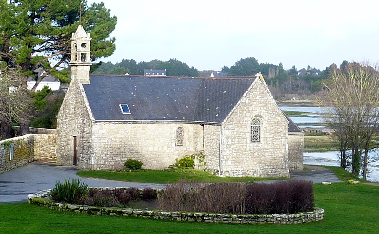 La chapelle Notre-Dame-de-la-Nativité au bord de la rivière du Ster à Saint-Philibert