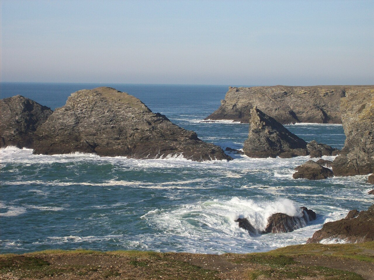 Belle-Île-en-Mer — côte sauvage et falaises atlantiques du Morbihan