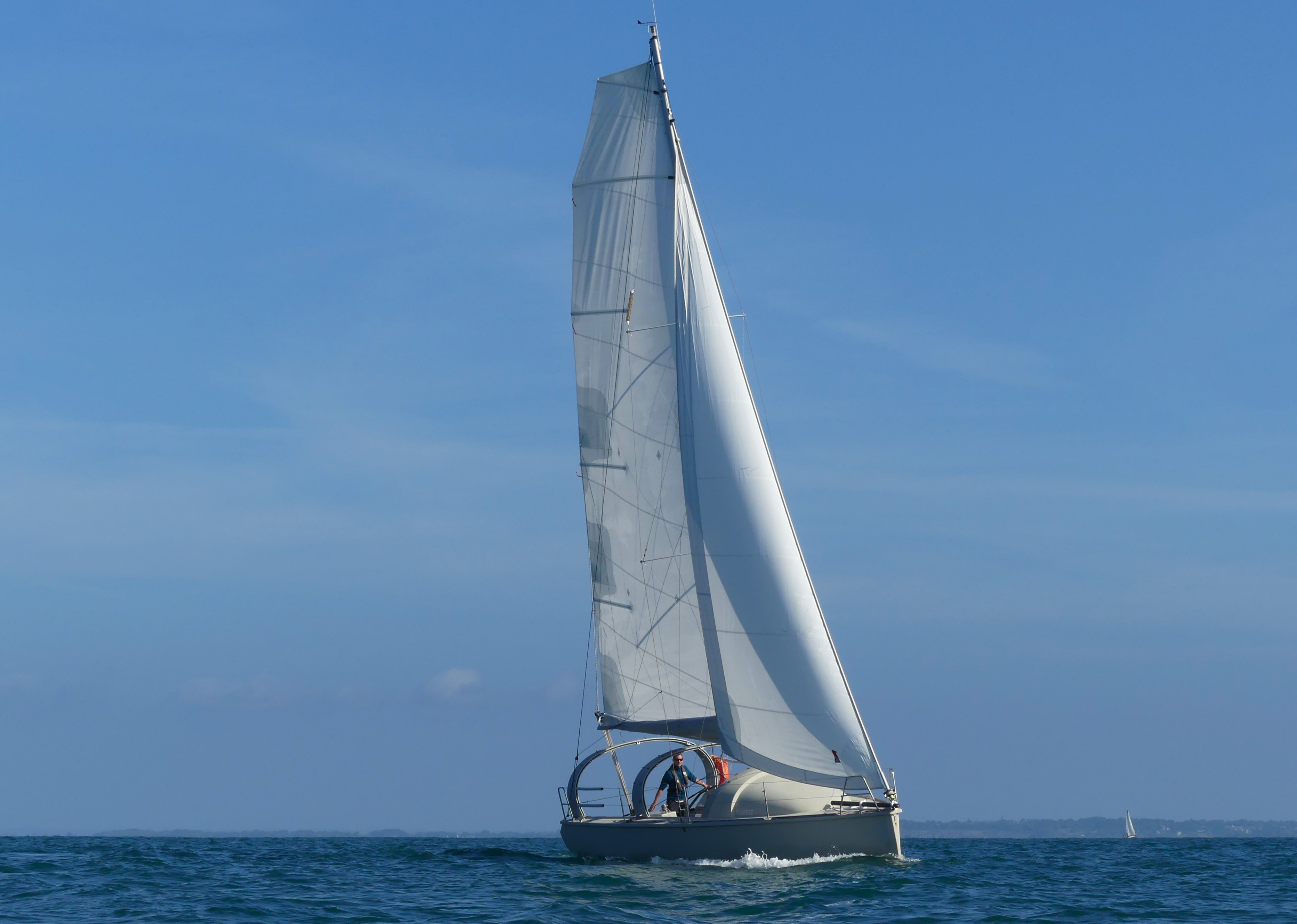 Voilier La Baladeuzh en navigation dans le Golfe du Morbihan au départ du Crouesty