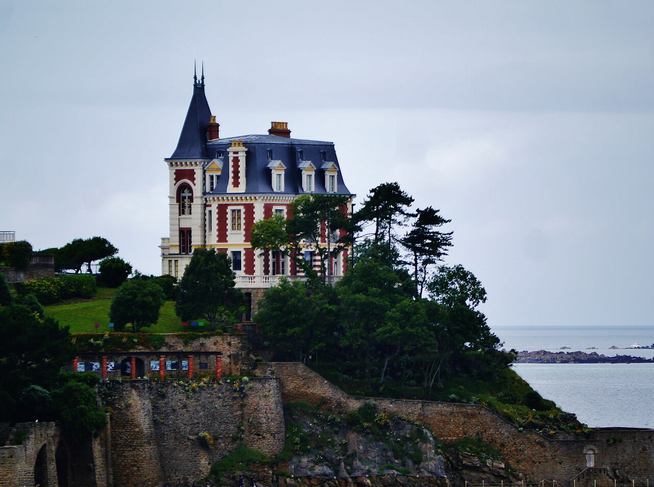 Villas Belle Époque sur la pointe de la Malouine à Dinard, Côte d'Émeraude