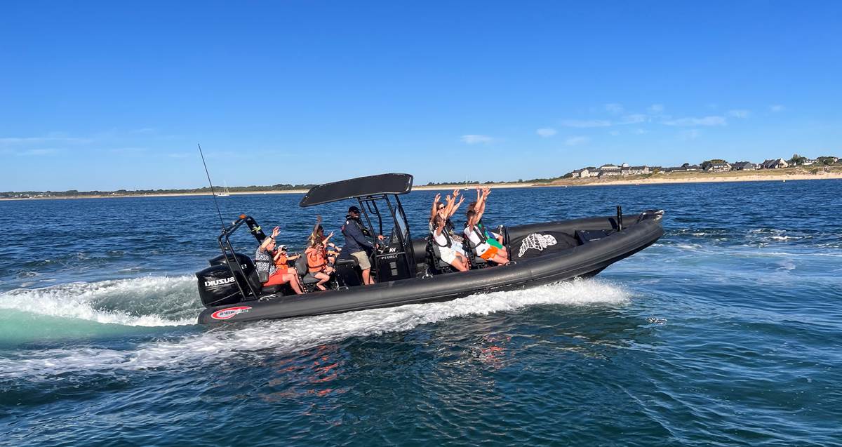 Semi-rigide Prestige Evasion en navigation dans le Golfe du Morbihan