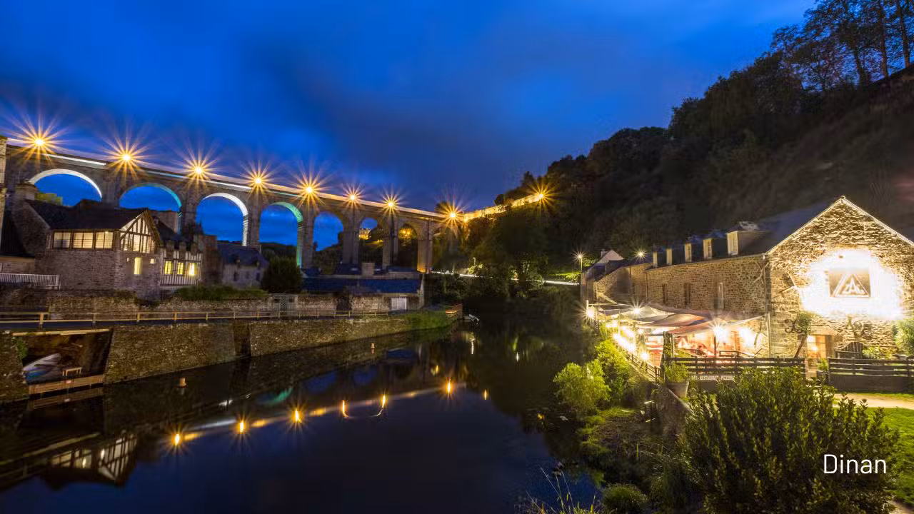 Dinan — vue sur les remparts et la cité médiévale