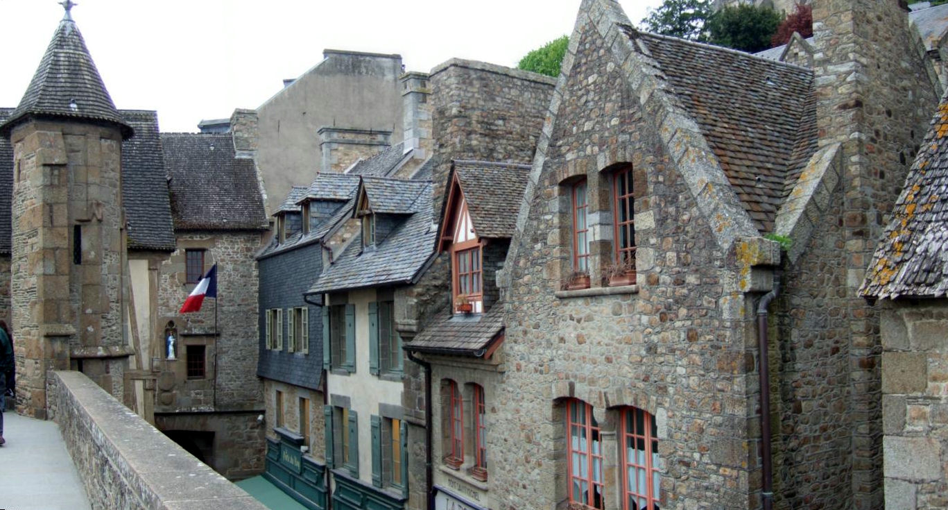 Le village médiéval et les remparts du Mont-Saint-Michel